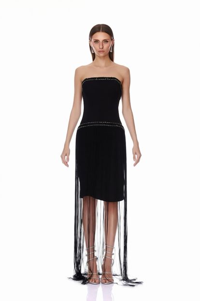 Vestido de noche largo negro sin tirantes con borlas