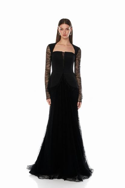 فستان سهرة أسود من الساتان بتصميم صدرية وتنورة من الدانتيل