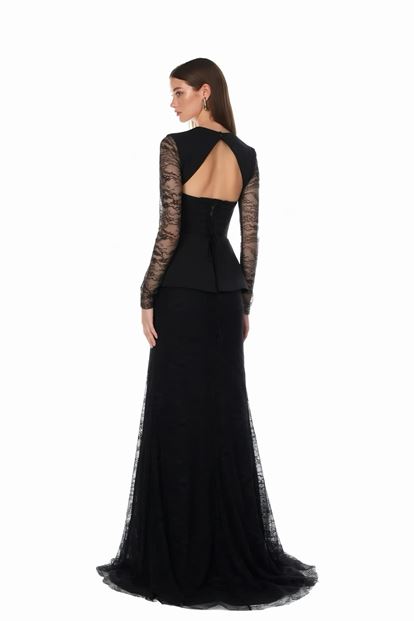 فستان سهرة أسود من الساتان بتصميم صدرية وتنورة من الدانتيل