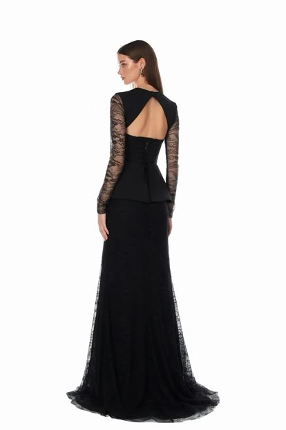 فستان سهرة أسود من الساتان بتصميم صدرية وتنورة من الدانتيل