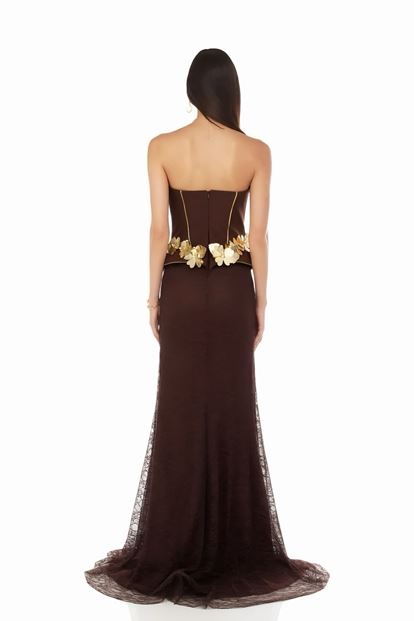 Robe de soirée marron sans bretelles à motif floral doré