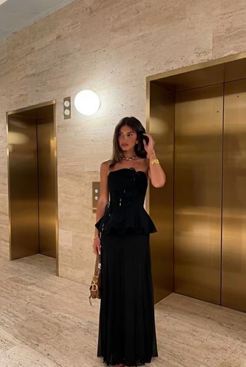 Abito da sera nero con dettaglio a farfalla