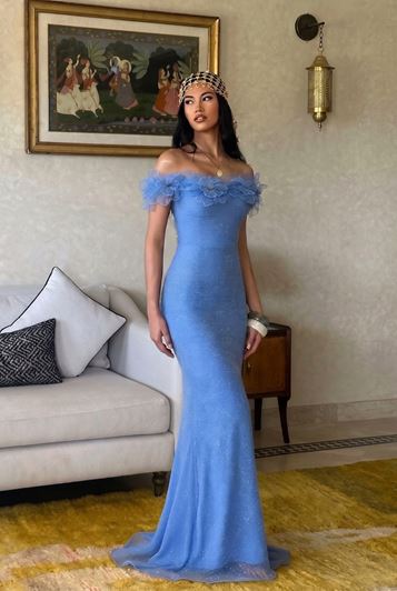 Abito da sera blu con ricami floreali e paillettes