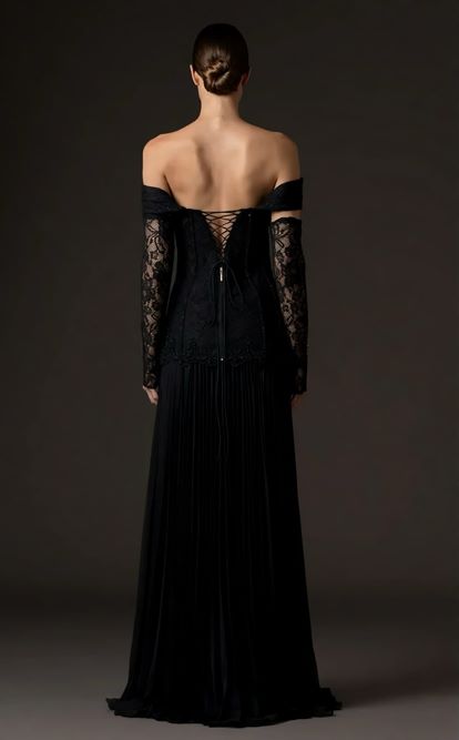 Siyah Düşük Omuzlu Pileli Abiye Elbise