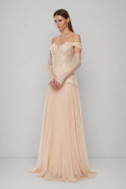 Bej Düşük Omuzlu Pileli Abiye Elbise