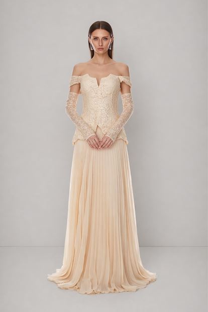 Bej Düşük Omuzlu Pileli Abiye Elbise