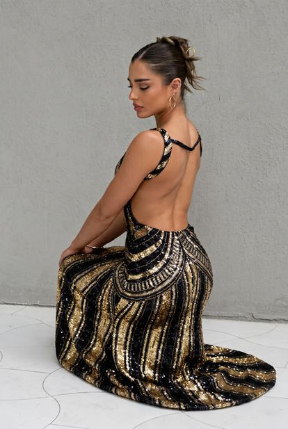 Schwarzes und goldenes Abendkleid mit besonderer handbestickter Rückenpartie