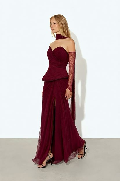 Bordo İşlemeli Straplez Abiye Elbise
