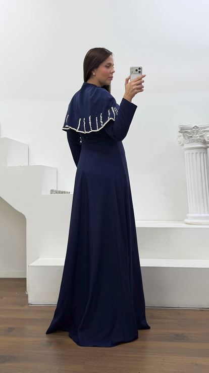 Vestido de noche de talla grande con capa bordada azul marino
