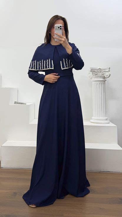 Vestido de noche de talla grande con capa bordada azul marino