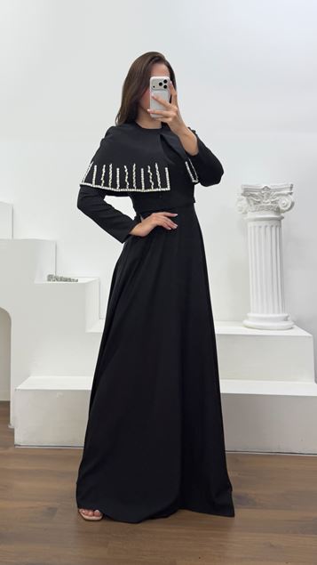 Vestido de noche de talla grande con capa negra bordada