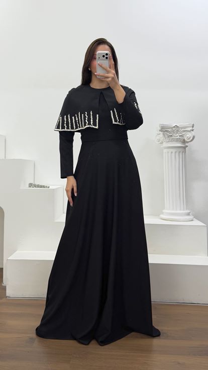 Vestido de noche de talla grande con capa negra bordada