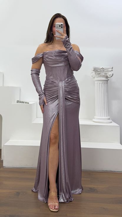 Vestido de noche lila de talla grande con detalle de guantes