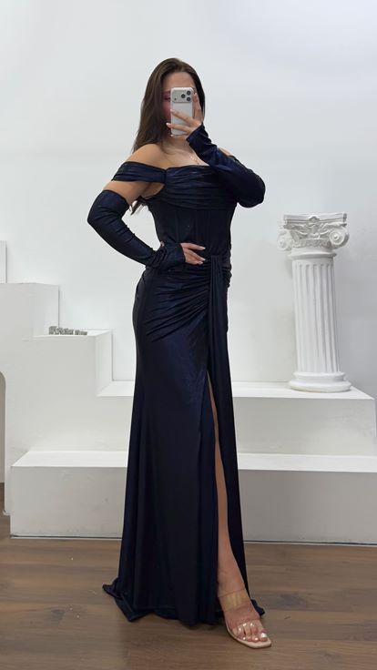 Vestido de noche azul marino de talla grande con detalle de guantes