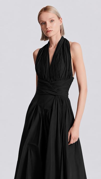 Completo da sera nero con scollo all'americana e gamba larga