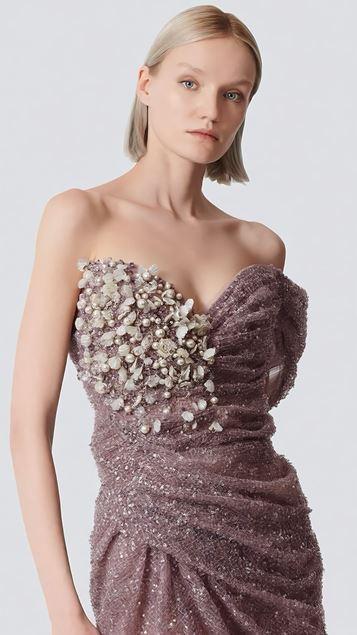 Robe de soirée rose poudré à sequins ornés