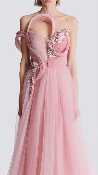 Robe de soirée en tulle rose poudré à fleurs