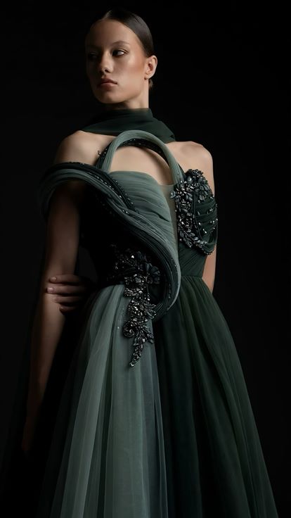 Vestido de noche de tul con estampado floral color oliva