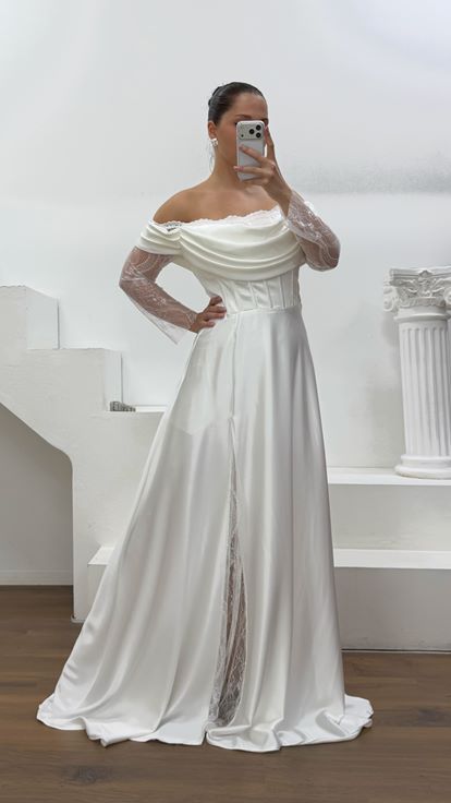 Vestido de noche de talla grande con corsé de satén blanco