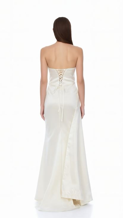 Knochenfarbenes  einseitig plissiertes Abendkleid