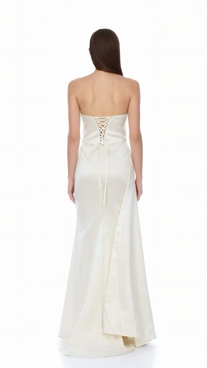 Knochenfarbenes  einseitig plissiertes Abendkleid