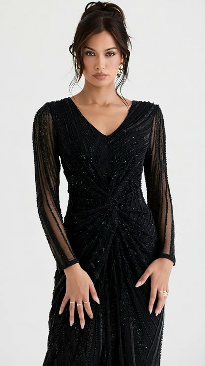 Robe de soirée noire brodée avec détail de nœud