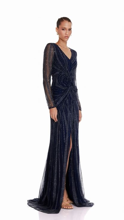 Robe de soirée bleu marine brodée avec détail de nœud
