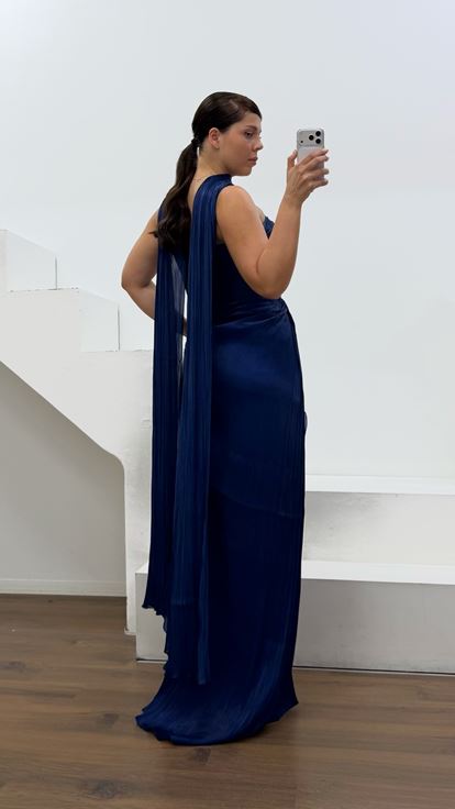 Vestido de noche azul marino sin tirantes plisado de talla grande