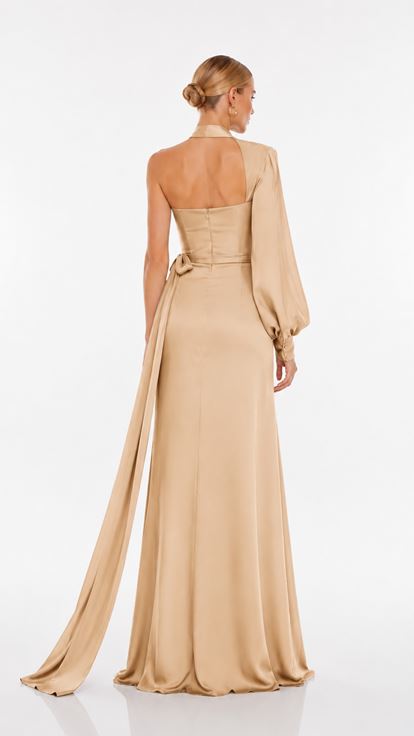 Beigefarbenes  trägerloses Abendkleid mit Ärmeldetails