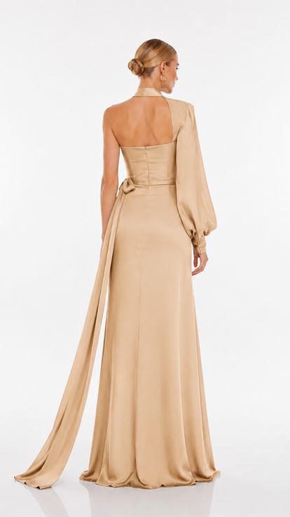 Beigefarbenes  trägerloses Abendkleid mit Ärmeldetails