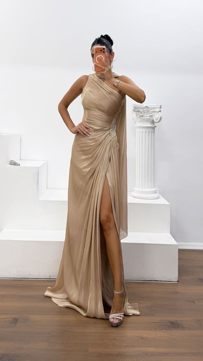 Gold Tek Omuz Yırtmaçlı Dior Organze Abiye Elbise