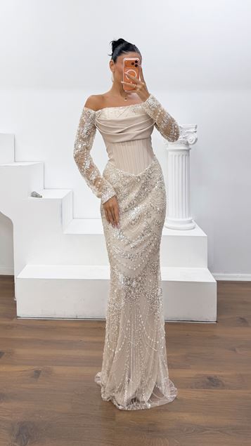 Cremefarbenes Abendkleid aus Krepp mit Pailletten und Korsett-Detail
