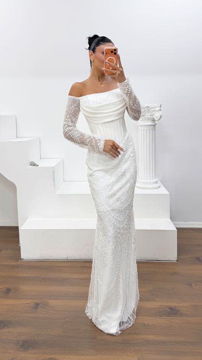 Abito da Sera Bianco in Crêpe con Paillettes, Scollo a Barca e Corsetto