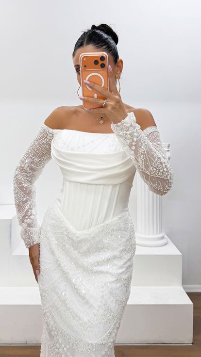 Abito da Sera Bianco in Crêpe con Paillettes, Scollo a Barca e Corsetto