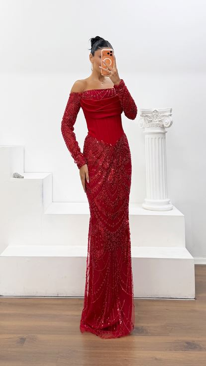 Abito da Sera in Crêpe Rosso con Dettagli in Paillettes