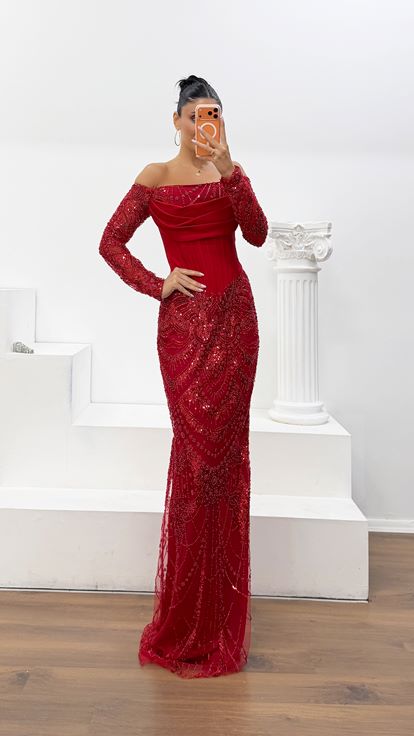 Abito da Sera in Crêpe Rosso con Dettagli in Paillettes