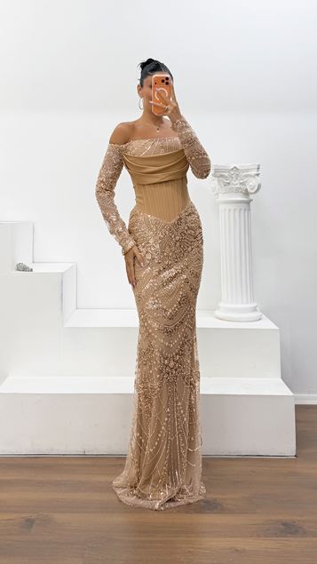 Abendkleid aus Krepp mit Pailletten-Details in Gold