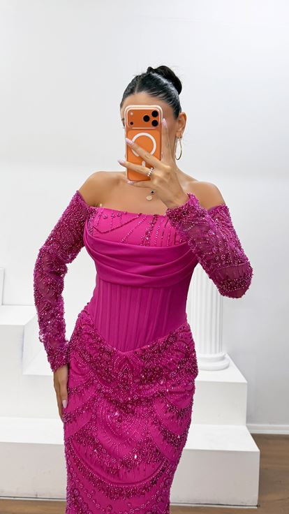 Abito da Sera in Crepe Fucsia con Dettagli di Paillettes e Vita a Corsetto