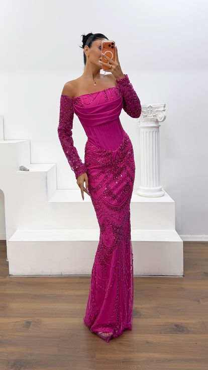 Abito da Sera in Crepe Fucsia con Dettagli di Paillettes e Vita a Corsetto