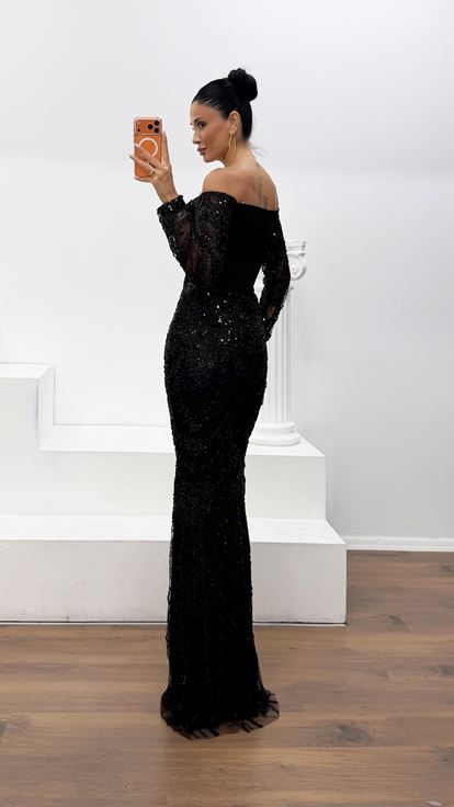 Abito da Sera in Crepe Nero con Paillettes e Spalle Scoperte