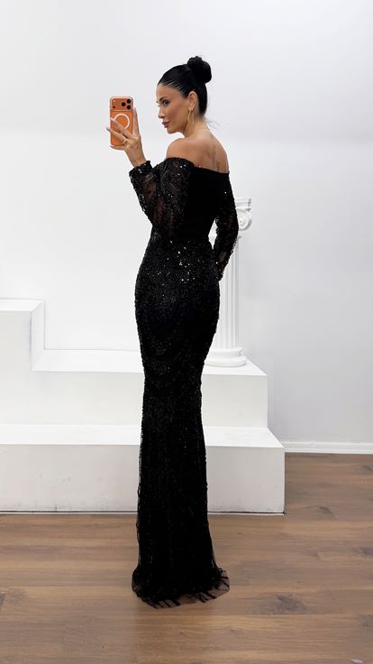 Abito da Sera in Crepe Nero con Paillettes e Spalle Scoperte