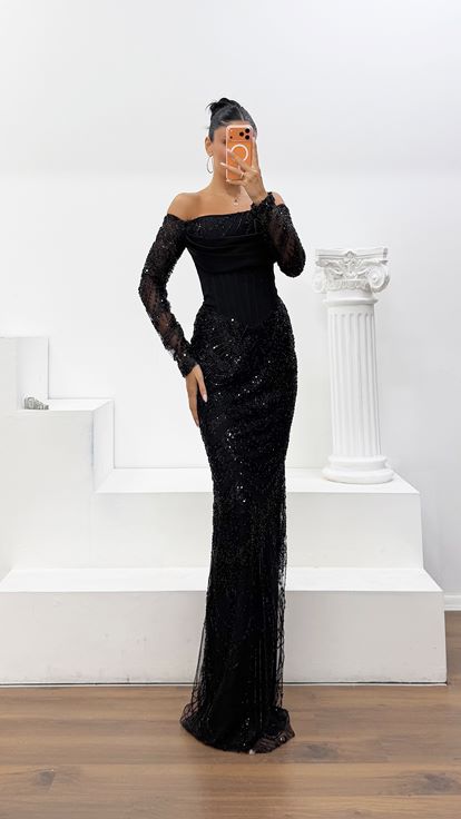 Abito da Sera in Crepe Nero con Paillettes e Spalle Scoperte