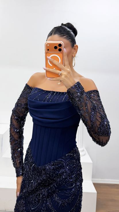 Abito da Sera in Crêpe Blu Marino con Paillettes e Spalle Scoperte
