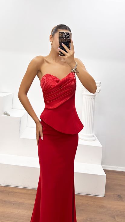 Kırmızı Straplez Peplum Detaylı Krep Saten Abiye Elbise