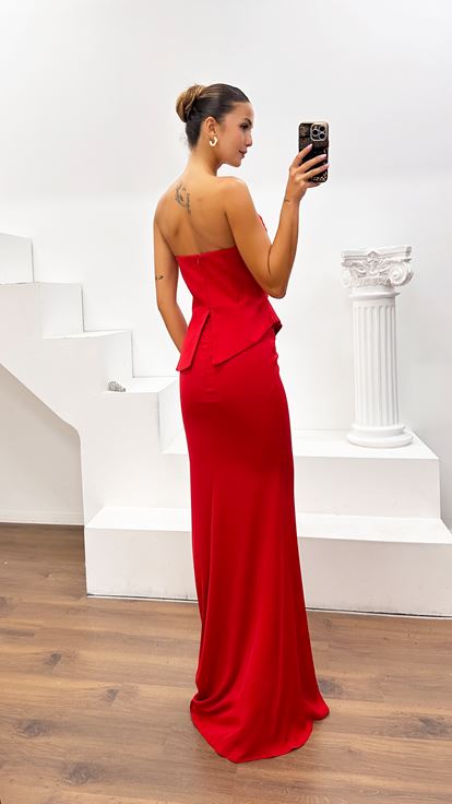Kırmızı Straplez Peplum Detaylı Krep Saten Abiye Elbise