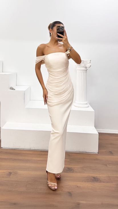 Bej Düşük Omuzlu Drape Detaylı Abiye Elbise