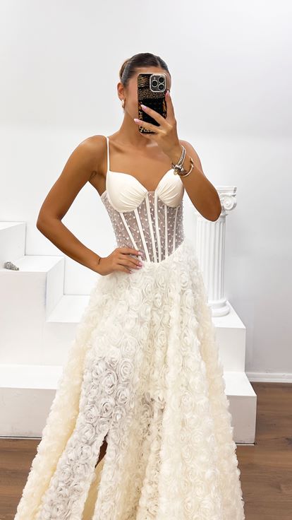 Abito da Sera Bianco in Tulle con Corsetto e Rose 3D