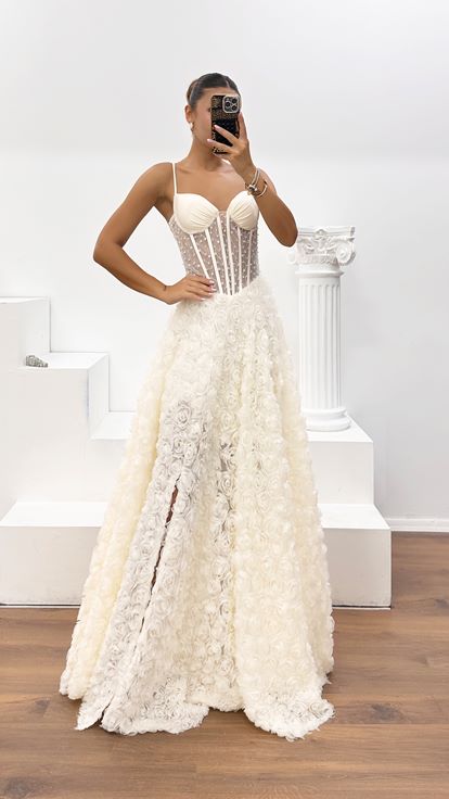 Abito da Sera Bianco in Tulle con Corsetto e Rose 3D