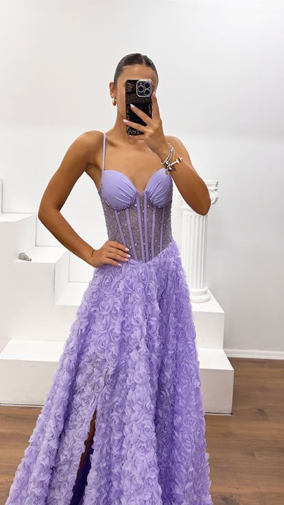 Abito da Sera Lilla con Corsetto e Applicazioni di Rose 3D