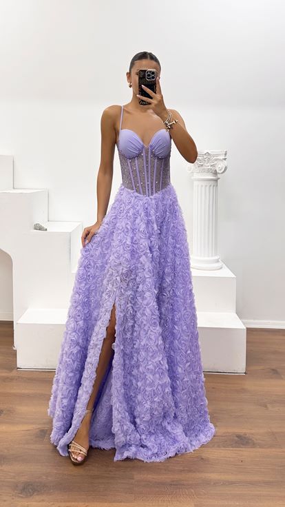 Abito da Sera Lilla con Corsetto e Applicazioni di Rose 3D